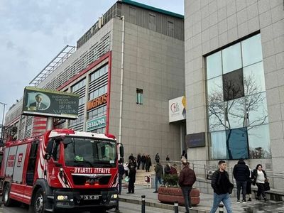 Son dakika! Bayrampaşa Belediyesi binasında yangın çıktı