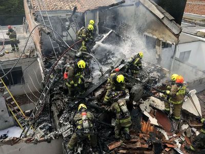 Son dakika: Binanın üzerine uçak düştü, olay yerine çok sayıda ekip sevk edildi