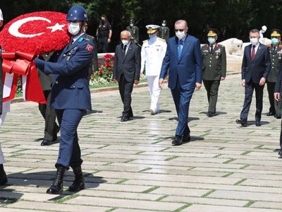 Son Dakika: Cumhurbaşkanı Erdoğan Başkanlığındaki YAŞ Üyeleri Anıtkabir'e Ziyaret Gerçekleştirdi