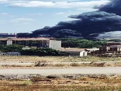 Son Dakika! Fabrika Yangını Korkuttu: Çok Sayıda Ekip Bölgede
