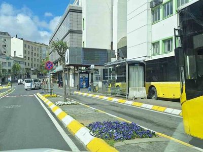 Son Dakika! Faciaya ramak kaldı: İETT otobüsü durağa daldı!