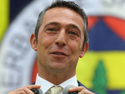 Son Dakika: Fenerbahçe'de Teknik Direktör Mesut Özil Etkisiyle Favre Oluyor