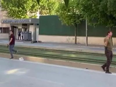 Son dakika! Gaziantep İl Emniyet Müdürlüğü önünde 'üzerimde bomba var' diye bağıran şahıs vuruldu