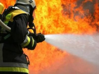Son Dakika! İstanbul'da yangın alarmı: İşyeri alevlere teslim oldu!