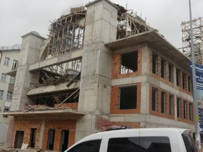 Son Dakika: Lodos Sonucu Yıkılan Camii İskelesinde 8 Kişi Yaralandı!