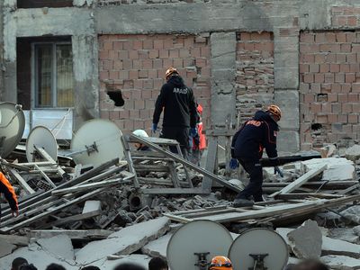Son dakika: Malatya’da 5 katlı bina çöktü