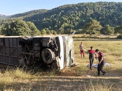 Son Dakika! Muğla'da Otobüs ile Öğrenci Servisi Çarpıştı