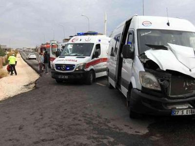 Son Dakika: Okul Servisi İle Halk Otobüsü Çarpıştı! Çok Sayıda Yaralı Var