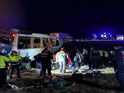 Son Dakika! Otobüs devrildi: 2 kişi hayatını kaybetti, onlarca kişi yaralandı!