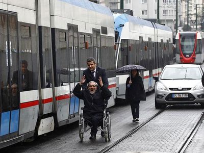 Son Dakika! Sağanak İstanbul'u Felç Etti! Tramvay Seferleri Durduruldu
