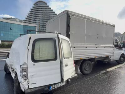 Son Dakika: TEM Otoyolu İSTOÇ Mevkiinde Zincirleme Trafik Kazası! 2 Ölü, 4 Yaralı