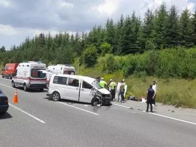 Son Dakika! TEM'de feci kaza: 1 ölü, 10 yaralı!