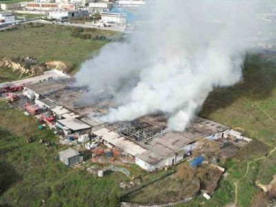Son Dakika! Tuzla'da Fabrika Yangını: İtfaiye Ekipleri Müdahale Ediyor