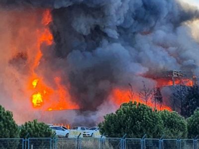 Son Dakika: Tuzla'da korkutan fabrika yangını!