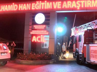 Son dakika: Valilikten açıklama geldi, Sultan Abdülhamit Han Eğitim ve Araştırma Hastanesi'ndeki yangında hayatını kaybedenler var