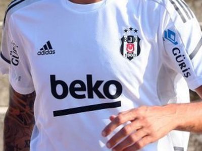 Son olarak Beşiktaş formasını terleten Mehmet Topal, futbol kariyerini noktaladı!