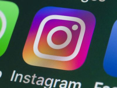 Sosyal Medya Kullanıcıları Dikkat! WhatsApp ve Instagram Satılıyor mu?