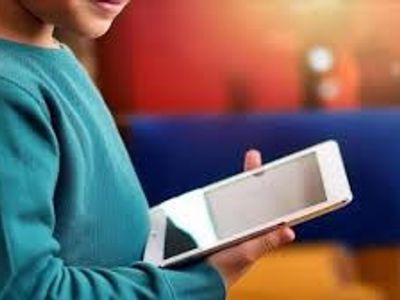 Sosyal Medyada Yaş Sınırı Tartışması: Yasak mı, Dijital Dönüşüm mü?