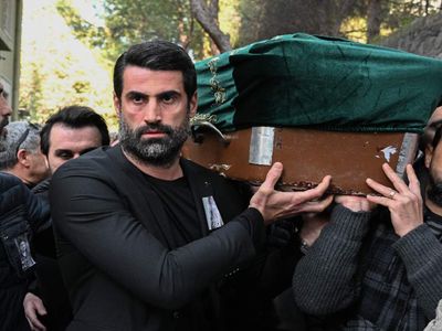Spor dünyası yasa boğuldu: Hatayspor Sportif Direktörü Taner Savut toprağa verildi