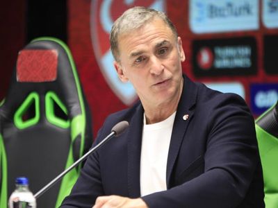 Stefan Kuntz, İtalya karşısında alınan mağlubiyetin üçlü savunma nedeniyle değil bireysel hatalardan kaynaklandığını söyledi