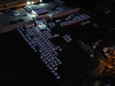 Stokçular Sınır Tanımıyor: Arnavutköy’de Bir Firmanın Otoparkı Sıfır Araçlarla Dolu