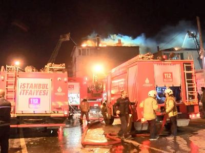Sultanbeyli’de korkutan yangın: Üç bina alevler içinde kaldı