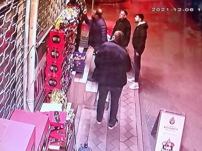 Sultangazi'de Akılalmaz Olay! Maskesiz Çocuğa Tokat Atıp Sokakta Kovaladı