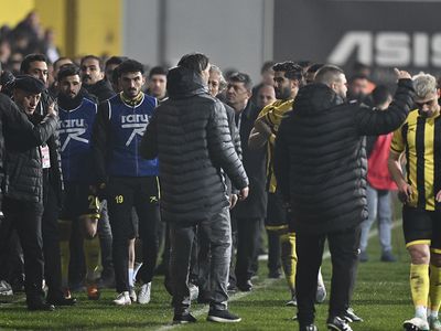 Süper Lig'de bir ilginç olay daha yaşandı: İstanbulspor başkanı takımı sahadan çekti