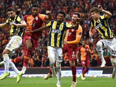 Süper Lig'de heyecan dorukta: Galatasaray ve Fenerbahçe arasındaki şampiyonluk savaşı kızışıyor!