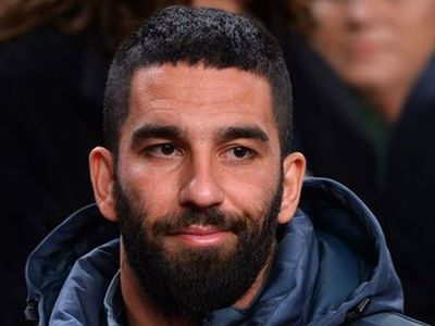 Süper Lig'de oynanan Fenerbahçe ile Galatasaray arasındaki derbiye Arda Turan'ın görüntüsü damga vurdu!