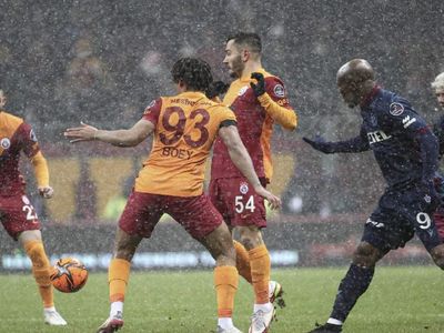 Süper Lig’de şampiyonluğun düğümü çözülebilir: Galatasaray Trabzonspor derbisi için geri sayım başladı