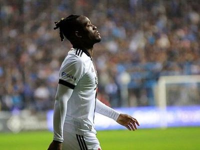 Süper Lig'de Trabzonspor ile Beşiktaş arasında oynanan derbide Michy Batshuayi kenara geldikten sonra tepki gösterdi!