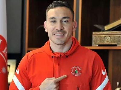 Süper Lig'e yükselen Ümraniyespor'da Mevlüt Erdinç ile yollar ayrıldı! Yıldız ismin yeni adresi merak konusu oldu
