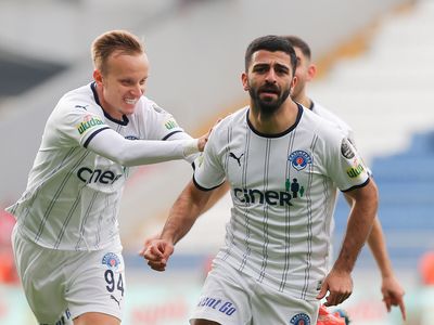 Süper Lig'in son gol kralı Umut Bozok merakla beklenen transferi hakkında konuştu! Kasımpaşa'dan ayrılarak Fransa'ya geri döndüğünü söyledi