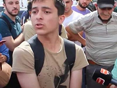 Suriyeli genç kendisine öfke dolu olan kalabalığa sitem etti! 'Ben bir insanım'