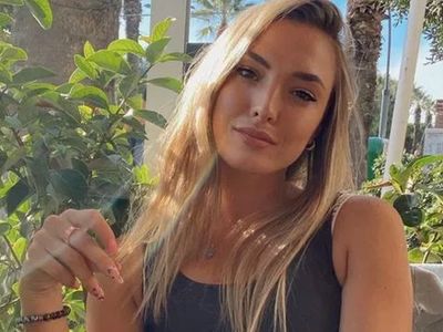 Survivor All Star'a Mert Öcal'la Yaşadığı Aşkla Damgasını Vuran Yarışmacı Sude Burcu Diskalifiye mi Edildi?