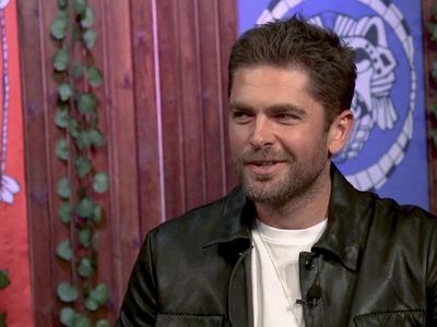 Survivor'ın yakışıklı prensi Mert Öcal'ın annesi Seda Sayan'a olan benzerliğiyle şaşırttı! Mert Öcalan'ın annesini görenlerin ağzı açık kaldı!