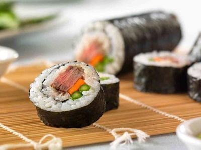 Sushi tarifi : en güzel ve lezzetli Suşi nasıl yapılır? Suşi malzemeleri ve pratik tarifi