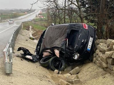 Taklalar Atıp Devrilen Otomobil Hurdaya Döndü: 4 Yaralı
