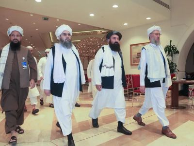 Taliban’dan Kadın Yazarlara Yasak: 140 Kitap Müfredattan Çıkarıldı