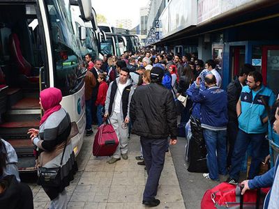 Tam Kapanma Kararı Sonrası İstanbul’daki Otogarda Yoğunluk Yaşandı