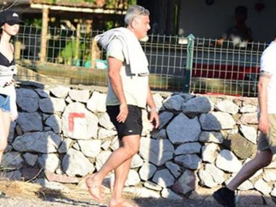 Tamer Karadağlı Genç Sevgilisiyle Tatilde