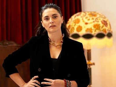 Tatil sezonunu açan Aslıhan Gürbüz makyajsız pozlarıyla sosyal medyayı salladı!