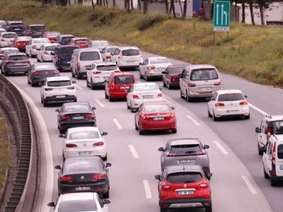 Tatilciler dönüyor! Bayram dönüşü trafikte kilometrelerce kuyruklar oluştu