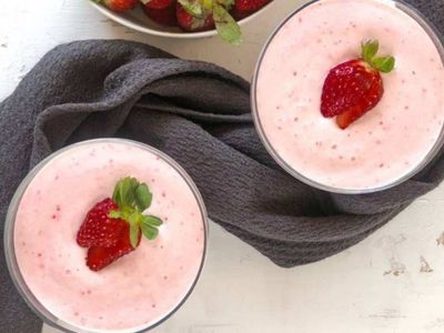 Tatlı krizine birebir çilekli diyet yoğurt tarifi! Muzlu, çilekli, kuruyemişli fit tarif