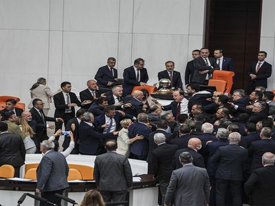 TBMM' de Gergin Anlar Yaşandı! Meclis Karıştı!