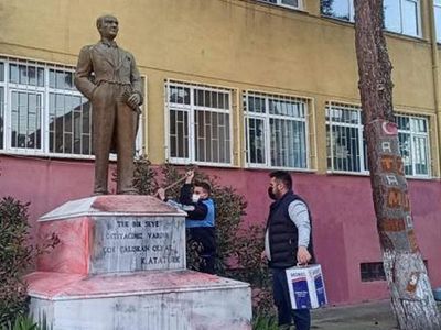 Tekirdağ'da Atatürk Büstüne Saldıran Zanlı Yakalandı