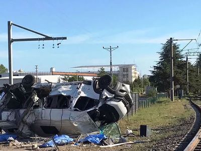 Tekirdağ’da Yük Treni Minibüse Çaptı: Feci Kazada Birçok Kişi Hayatını Kaybetti