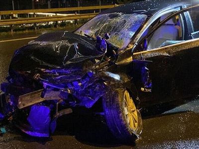 TEM Otoyolu'ndaki Trafik Kazasında 2 Kişi Ölümden Döndü