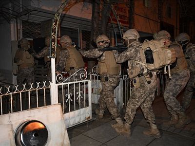 Terör örgütlerine operasyon: Yüzlerce şüpheli gözaltında